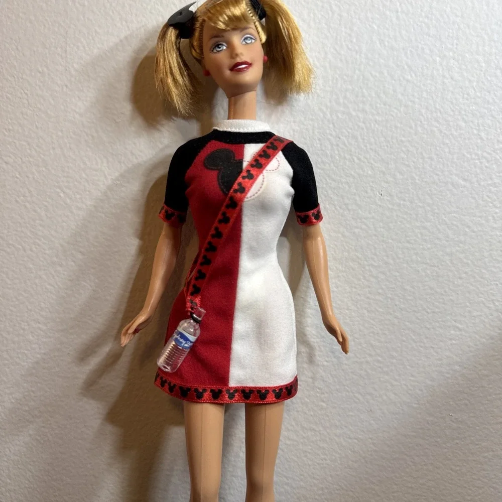 Vintage‎ Barbie #28172 Disney Favorites Theme Park Exclusive